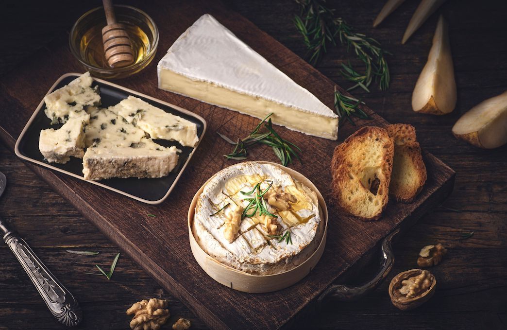 Le roquefort et le camembert sont-ils voués à disparaître ?
