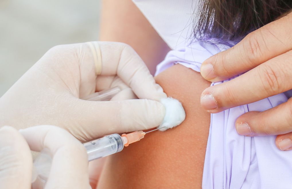 Pourquoi la vaccination des collégiens contre le papillomavirus est jugée « décevante » ?