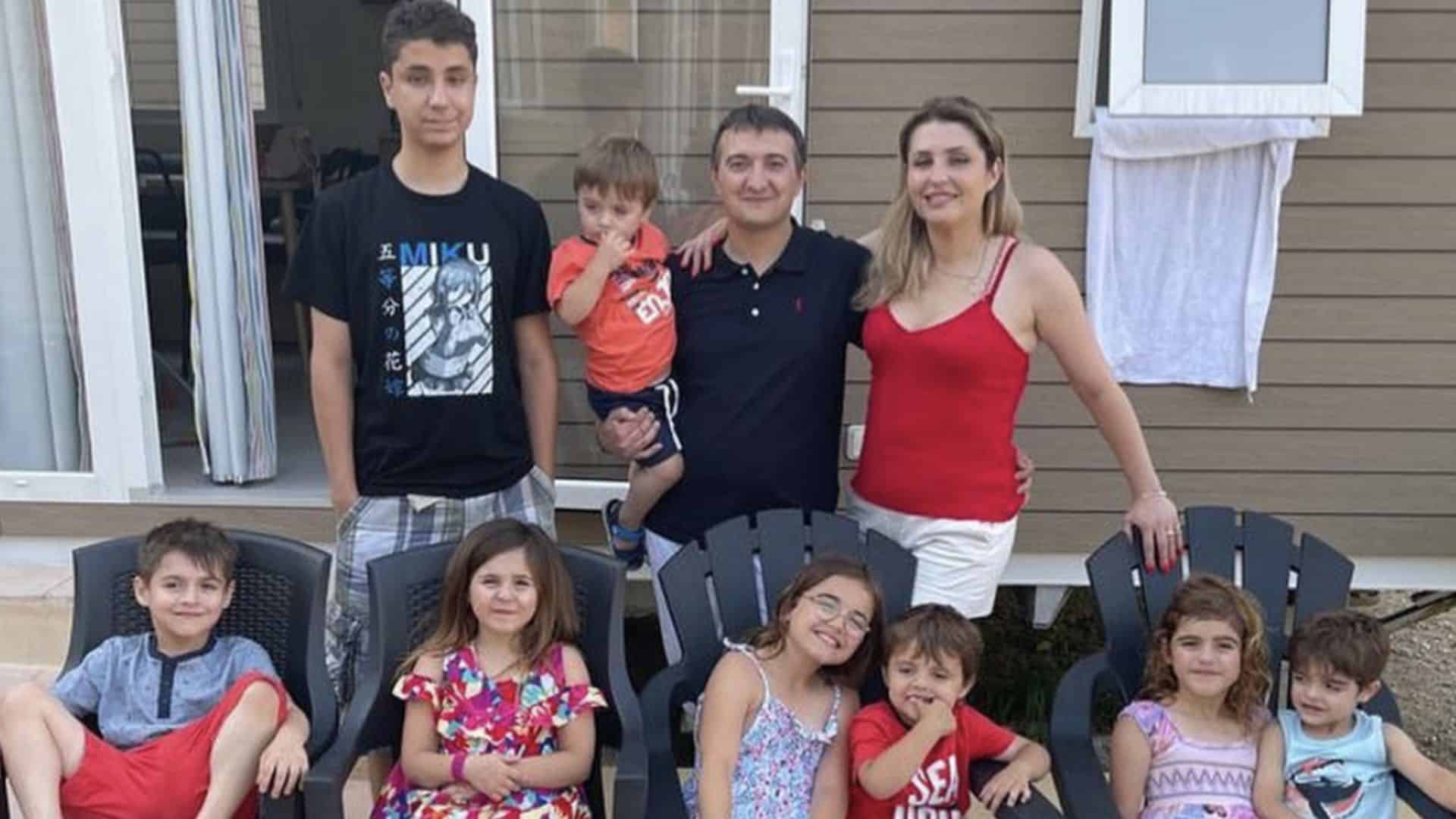 « Notre nouveau bébé » : Amandine Pellissard annonce que sa famille va s’agrandir, les internautes très inquiets !