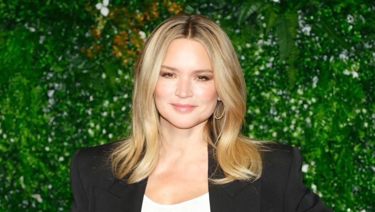 Virginie Efira en robe trench courte : son nouveau look fait sensation